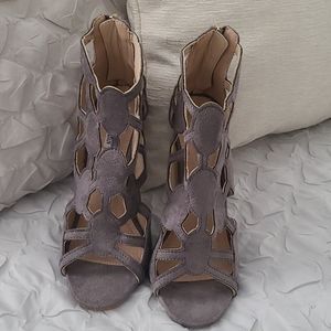 Brand new size 8 Gray Suede Booties 4.5 inches 👠